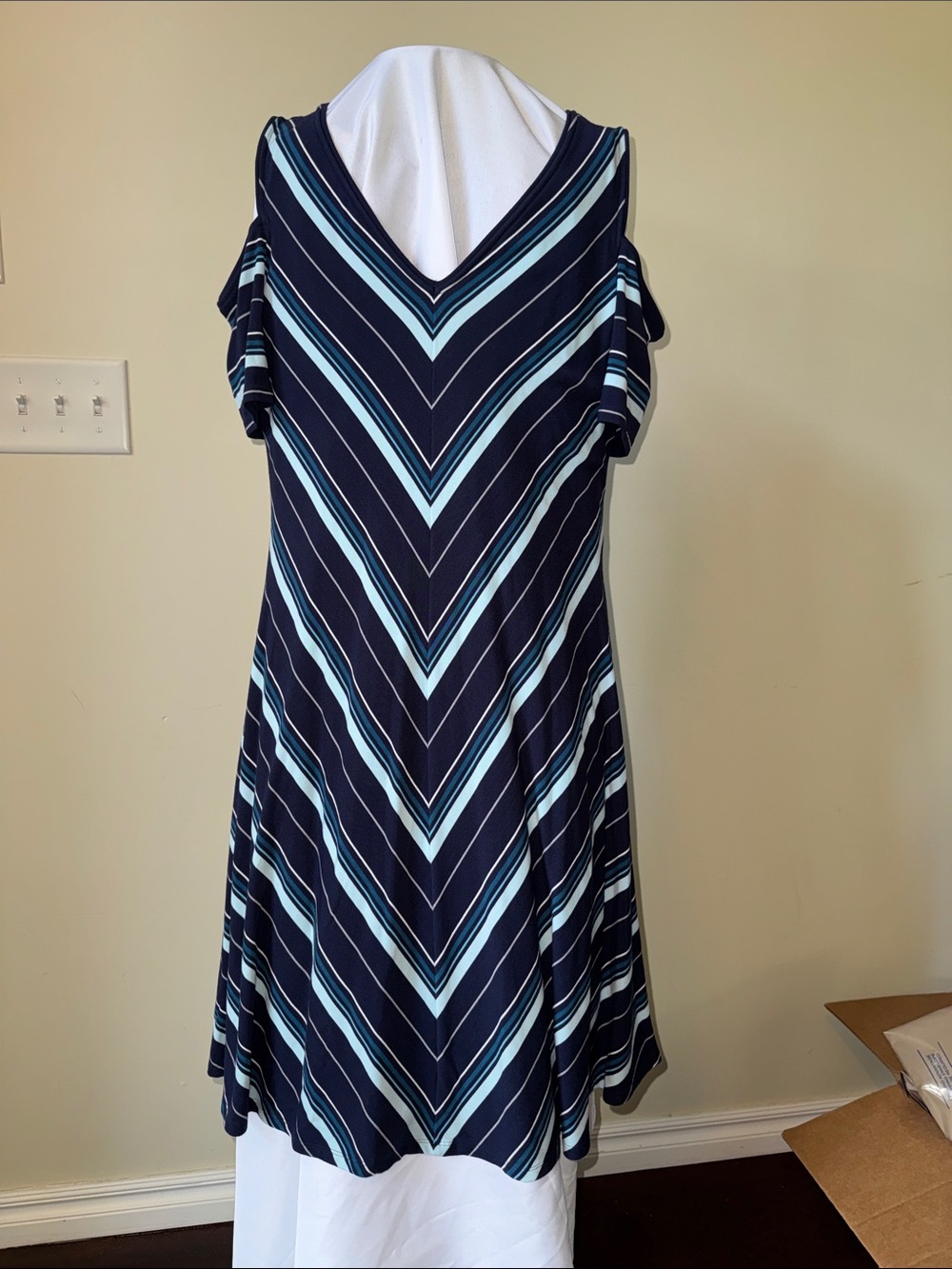 White House Black Market blue dress L. (C7)